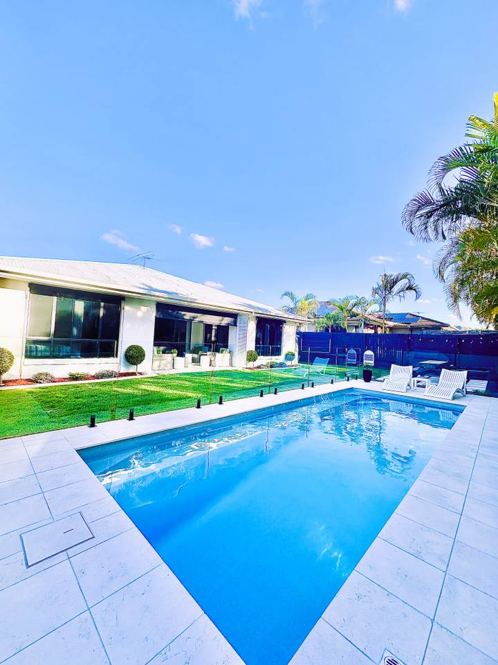 Sheffield fibreglass pool — 8.00m × 3.00m